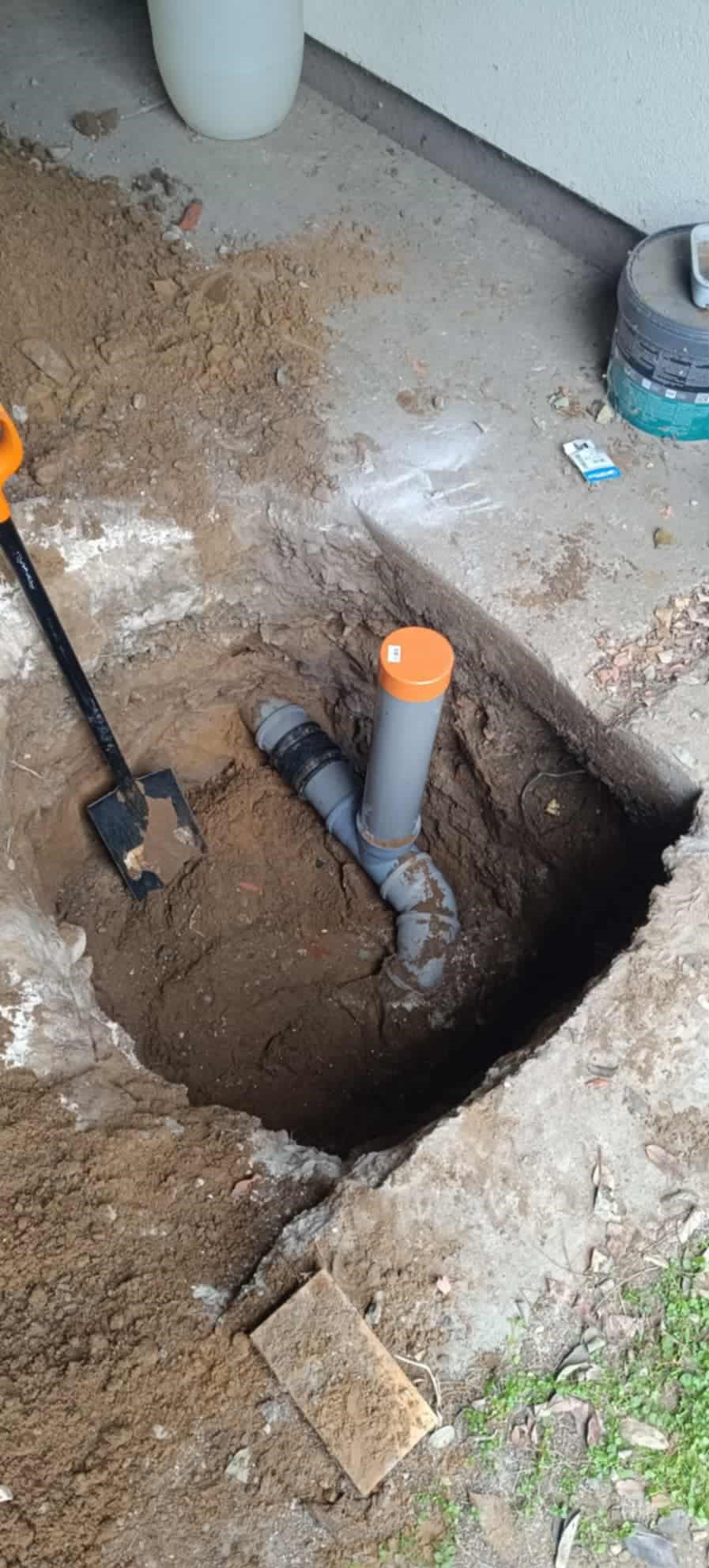 Volt, hogy lapátnyi törmeléket szedtünk ki egy kistarcsai csatornából