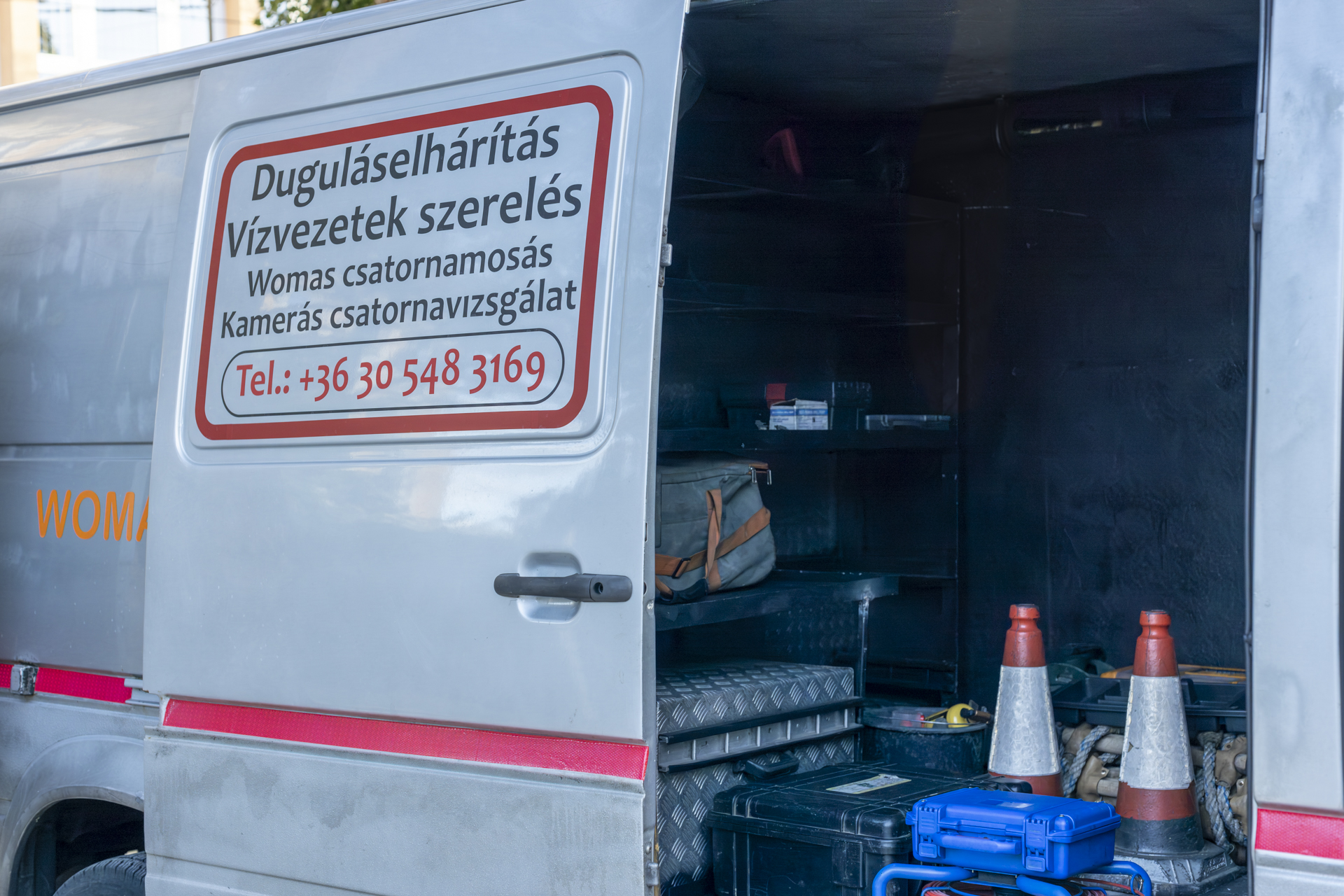 A duguláselhárítós furgonunk mindig tiszta és rendezett